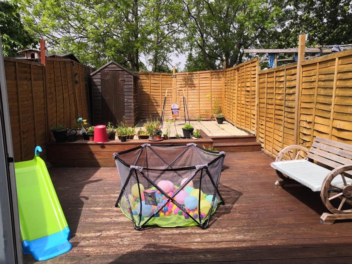 Yiewsley Welcome Home Twin Bedroom Near Heathrow Airport, London المظهر الخارجي الصورة